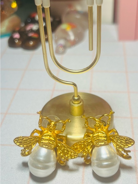 Temu Jewelry - Gold Bee Drop Earrings with Pearl